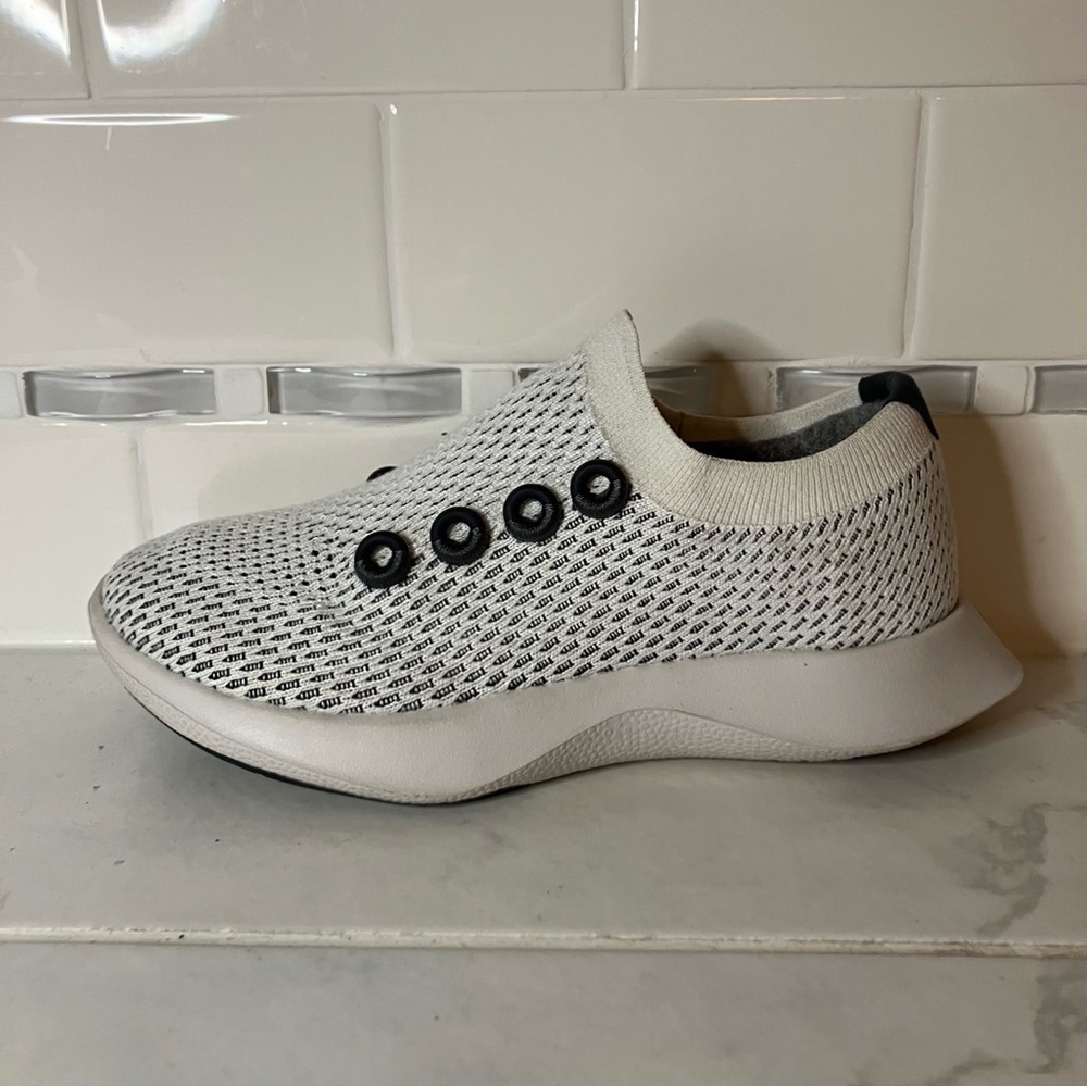 Allbirds Gray and Tan Sneakers no laces and excellent condition